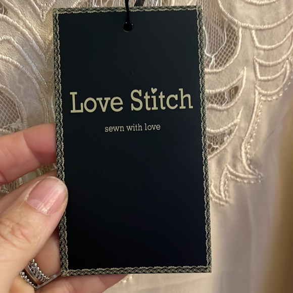 NWT Love stitch: women’s (s) Cream sleeveless top w/ a bit of a vintage feel - Picture 6 of 6